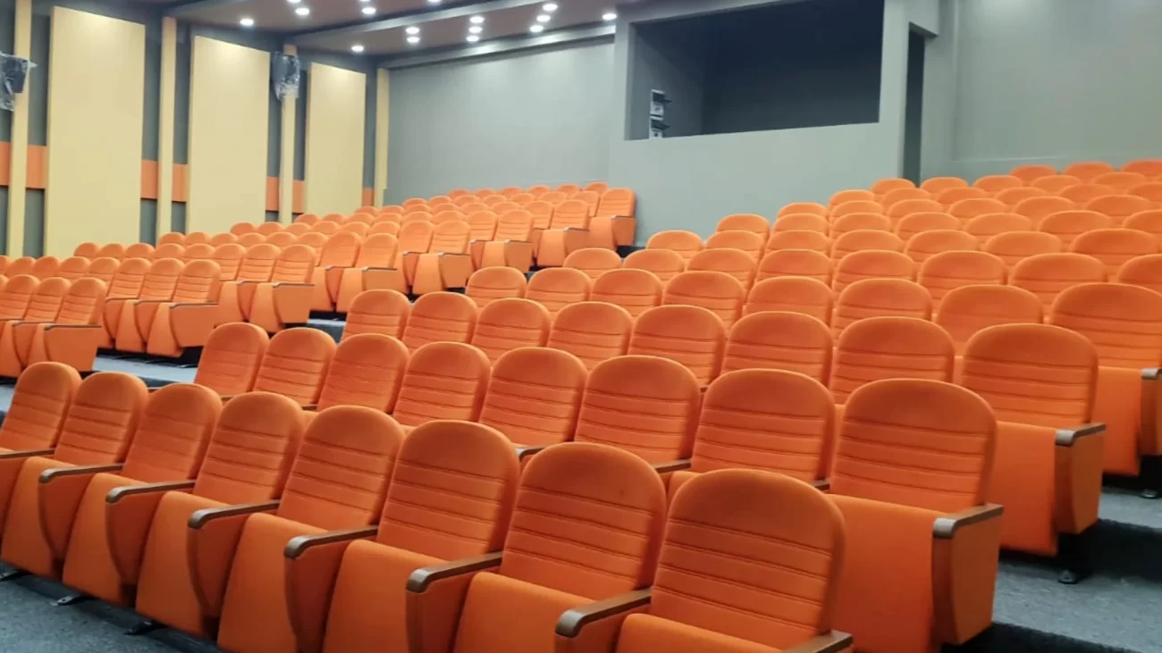 Chaises pour auditorium